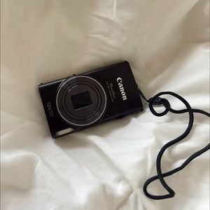 Y2k digital canon camera